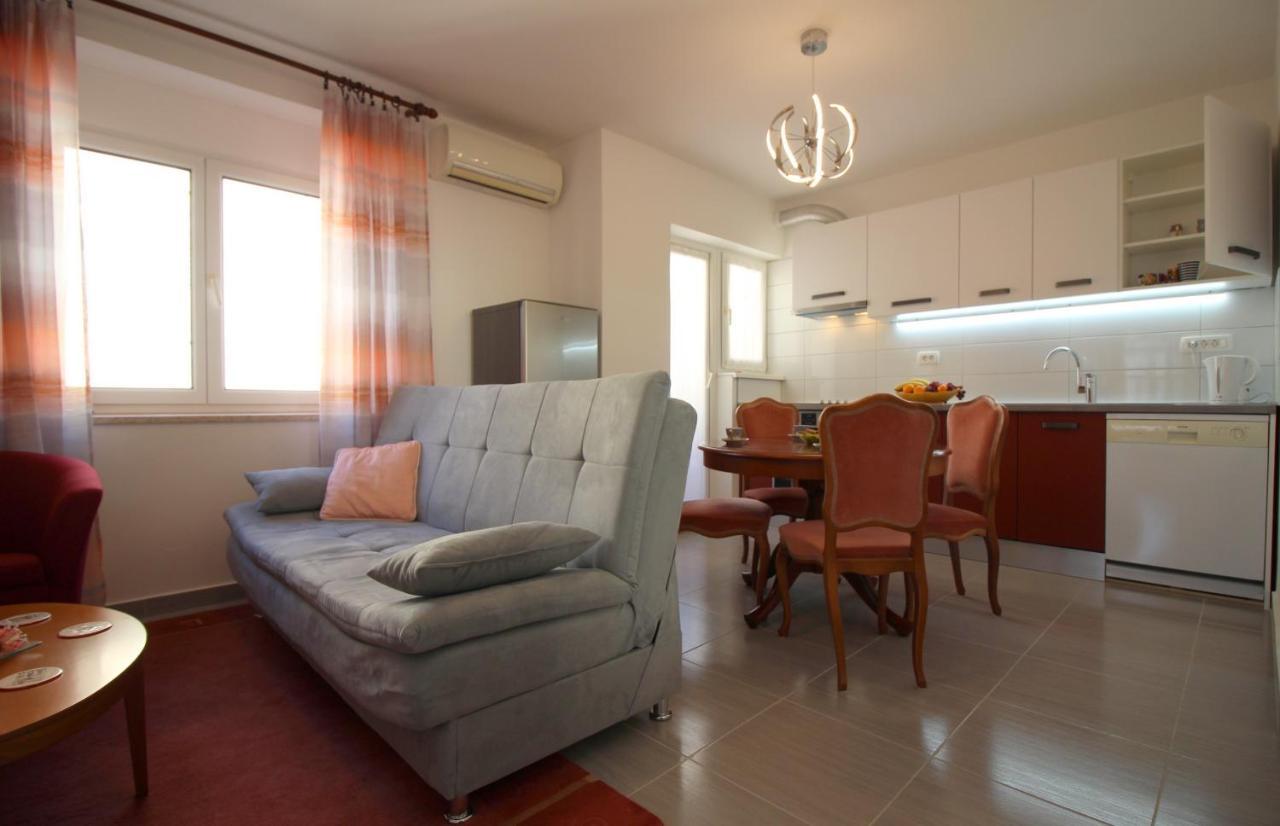 Apartment Agata In City Center بوريتش المظهر الخارجي الصورة